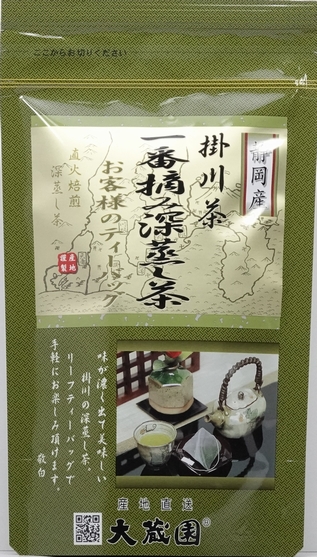 Kakegawa pflückt zuerst tief gedämpften Sencha-Teebeutel des Kunden